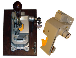 Bonthatatlan kötésű sebváltózár A sebváltózár beszerelése ún. bonthatatlan kötéssel történik Bonthatatlan kötésű sebváltózár A sebváltózár beszerelése ún. bonthatatlan kötéssel történik